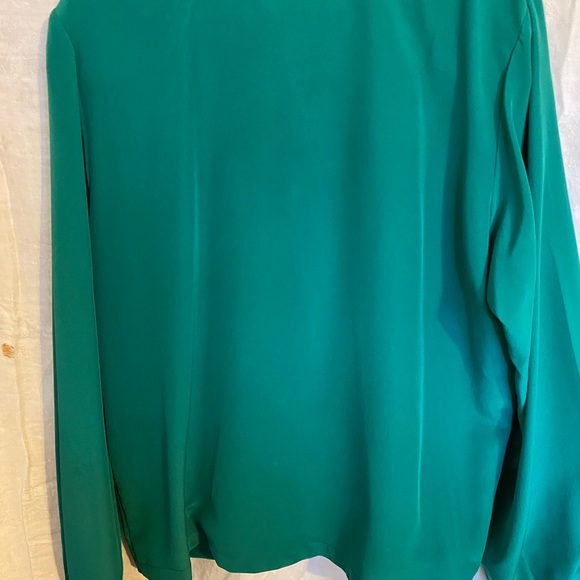From Paris France, chic and silky teal blouse with decorative buttons and cuffs - Picture 5 of 5
